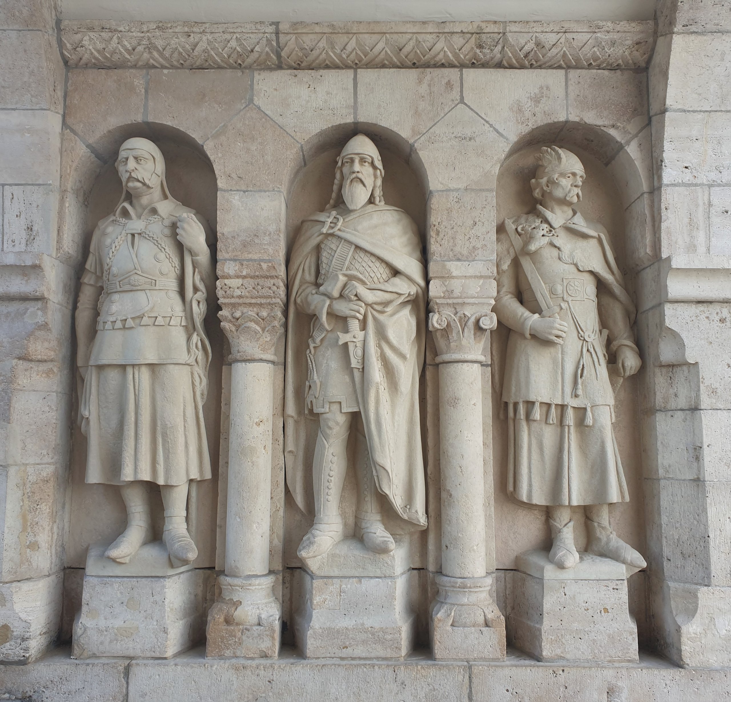 Statues des fondateurs au Halászbástya