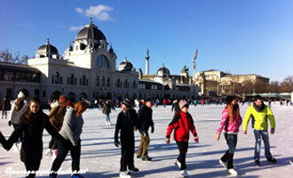 Patinoire en hiver à Budapest