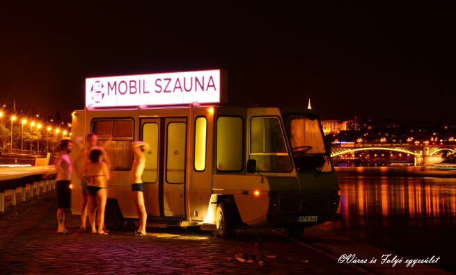 Sauna mobile sur le quai à Budapest