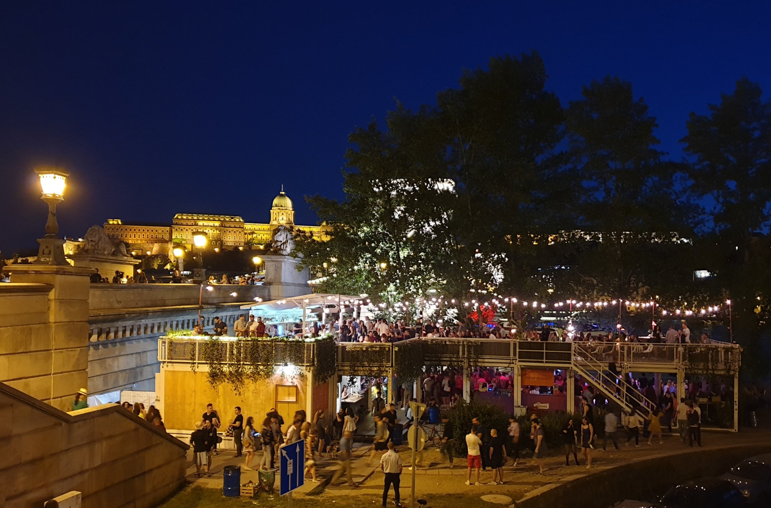 Pontoon Budapest nuit