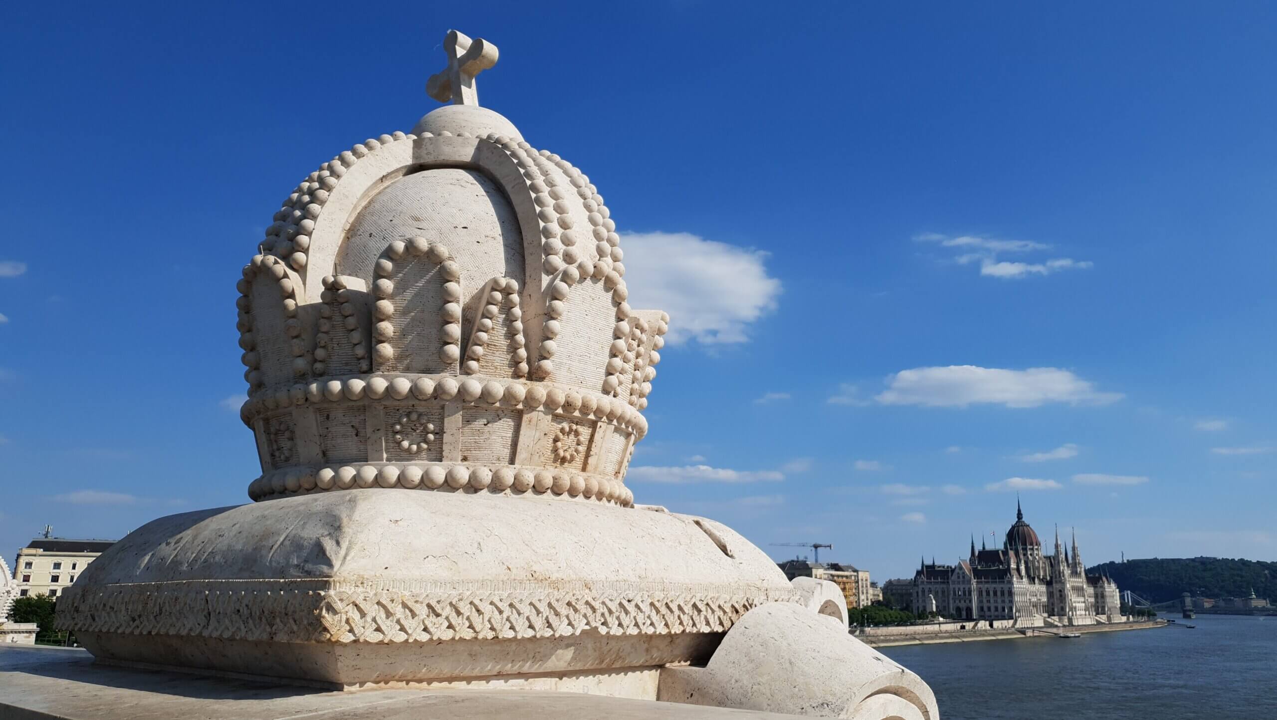 Budapest - couronne et parlement